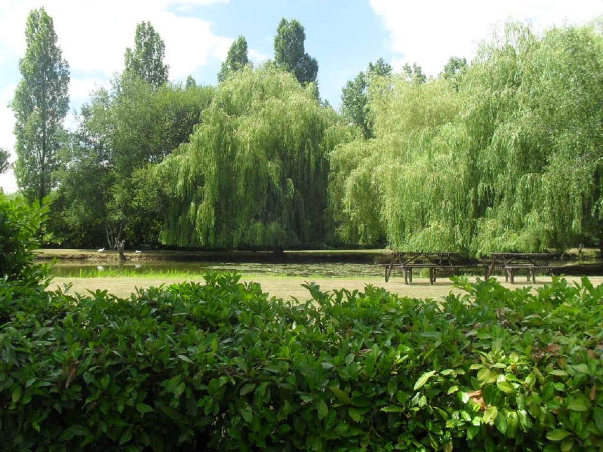 La Lune Lake Joue-en-Charnie Exterior foto